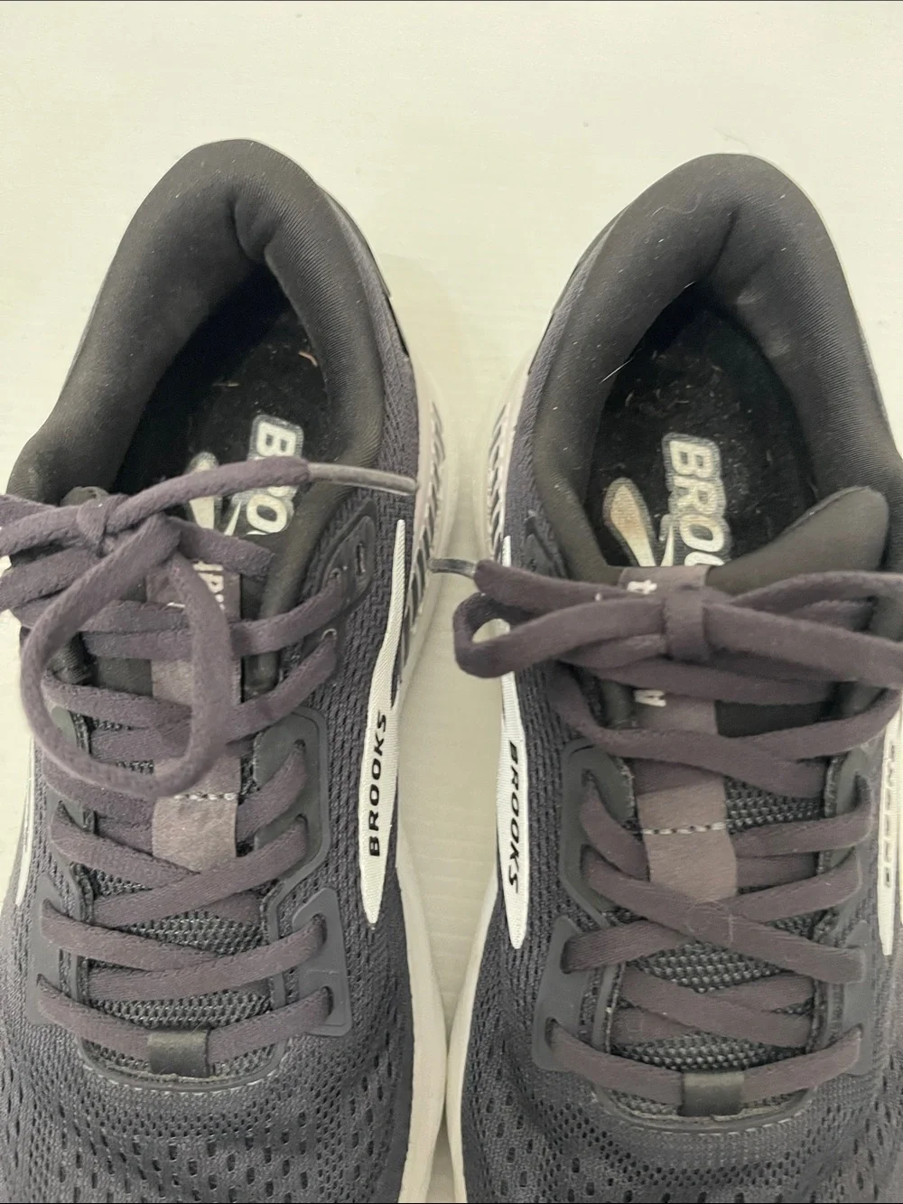 BROOKS GTS ARIEL 24 RUNNING SNEAKERS WOMENS SIZE 8.5